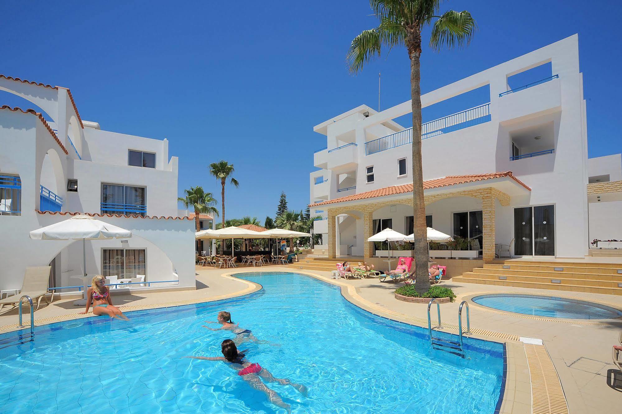 Petrosana Hotel Apartments Ayia Napa Exterior foto